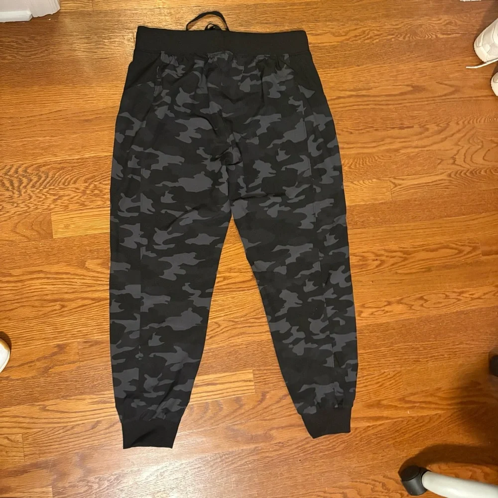 Apana Dark Gray Camo Workout Joggers athleisure hiking loungewear casual black